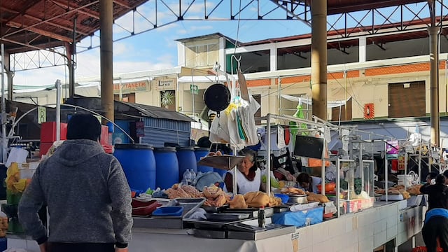 Arequipa: Sepa el precio actualizado en el pollo, alverja y cebolla en el mercado San Camilo (VIDEO)