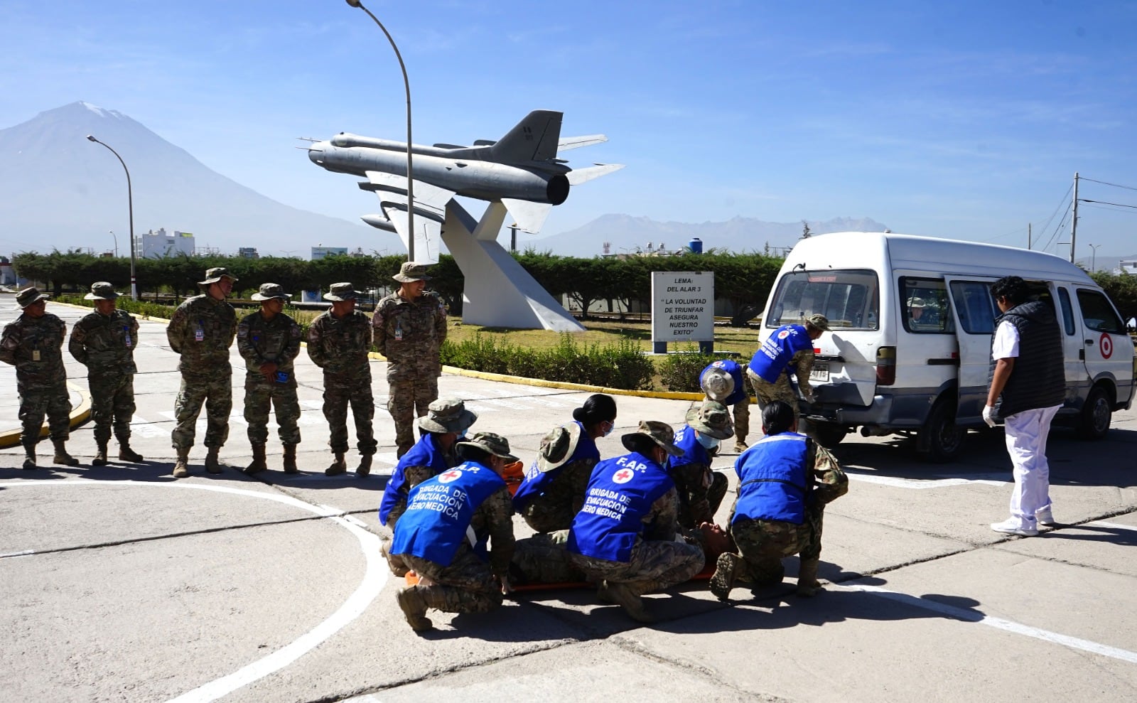 Simulacro en institución. (Foto: Ala Aérea N.3)
