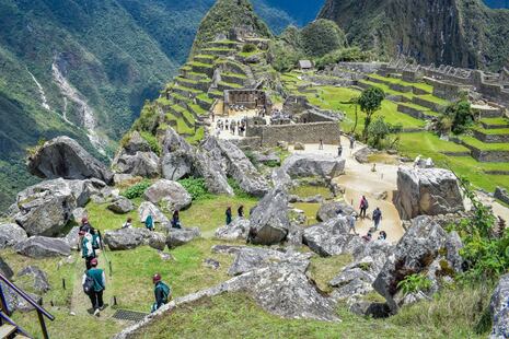 Incertidumbre en Machu Picchu ante amenaza de cierre de ruta por dos meses