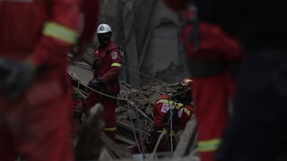 Reportan sonido de celular en zona donde albañil se encuentra atrapado, según bomberos