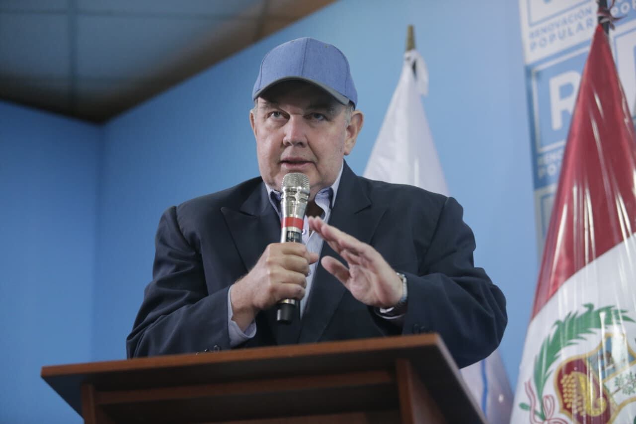 Rafael López Aliaga ganará las elecciones a Francis Allison con un márgen mínimo de votos. (Foto: Cesar Bueno / @photo.gec)