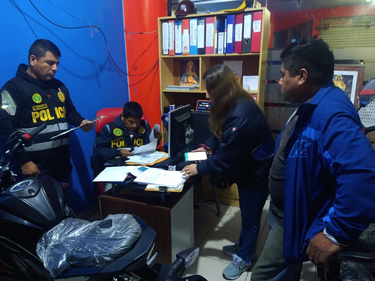 Fiscales allanaron 55 inmuebles en Áncash, Lambayeque y Lima. Entre los intervenidos figuran un policía, una funcionaria de la Sunarp y un funcionario de Produce.