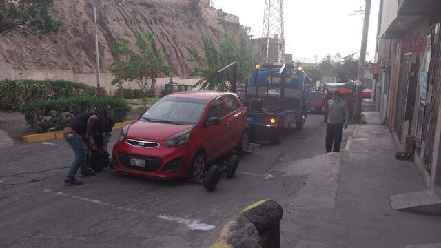 Taxista informal secuestra a dos inspectoras de transporte en Arequipa