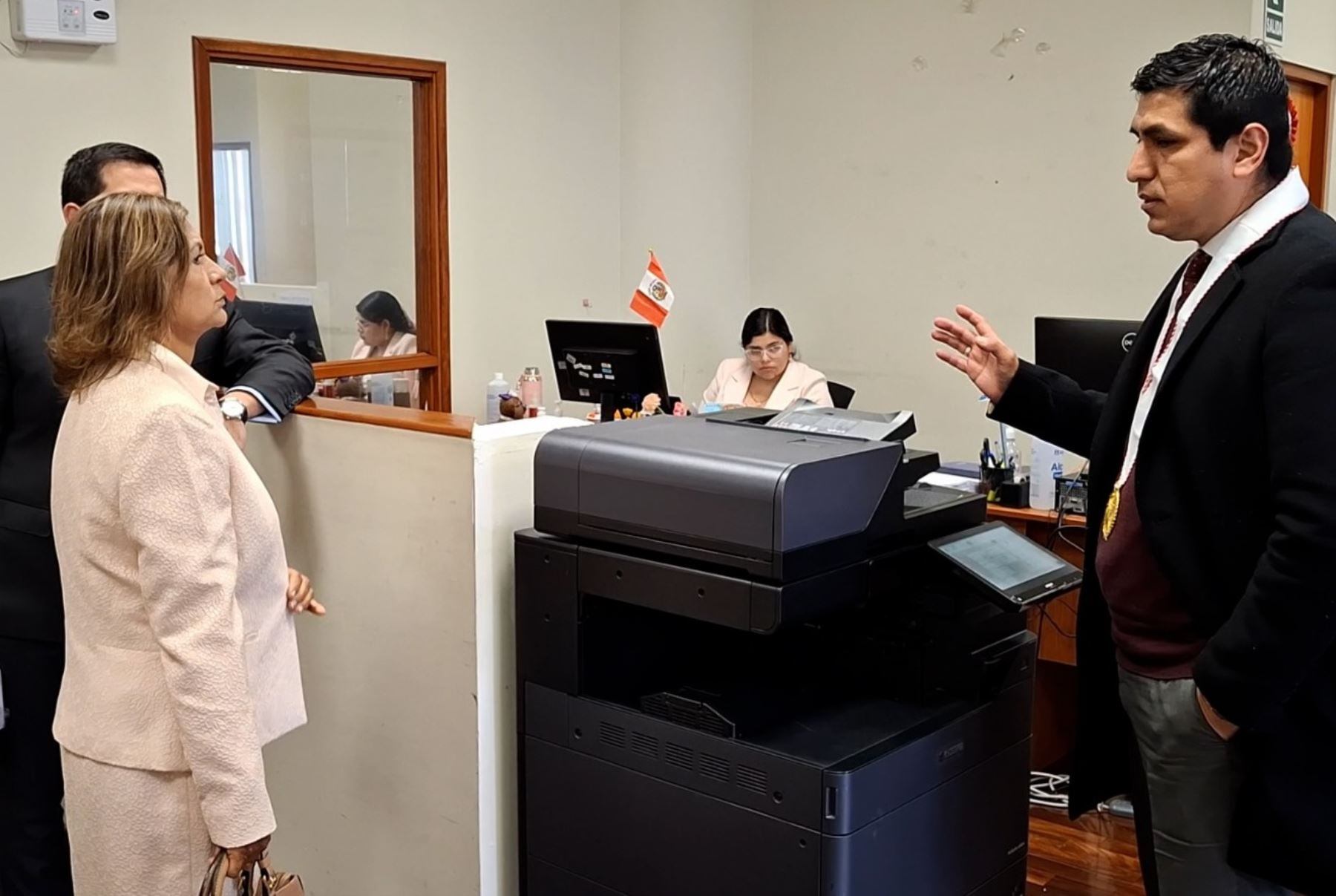 La diligencia de allanamiento también se realizó en la oficina de la fiscal Elizabeth Peralta. (Foto: Andina)