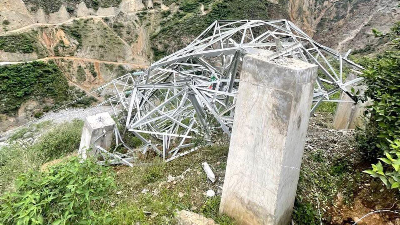 Con maquinaria de la Municipalidad Distrital de Pataz realizan la búsqueda.