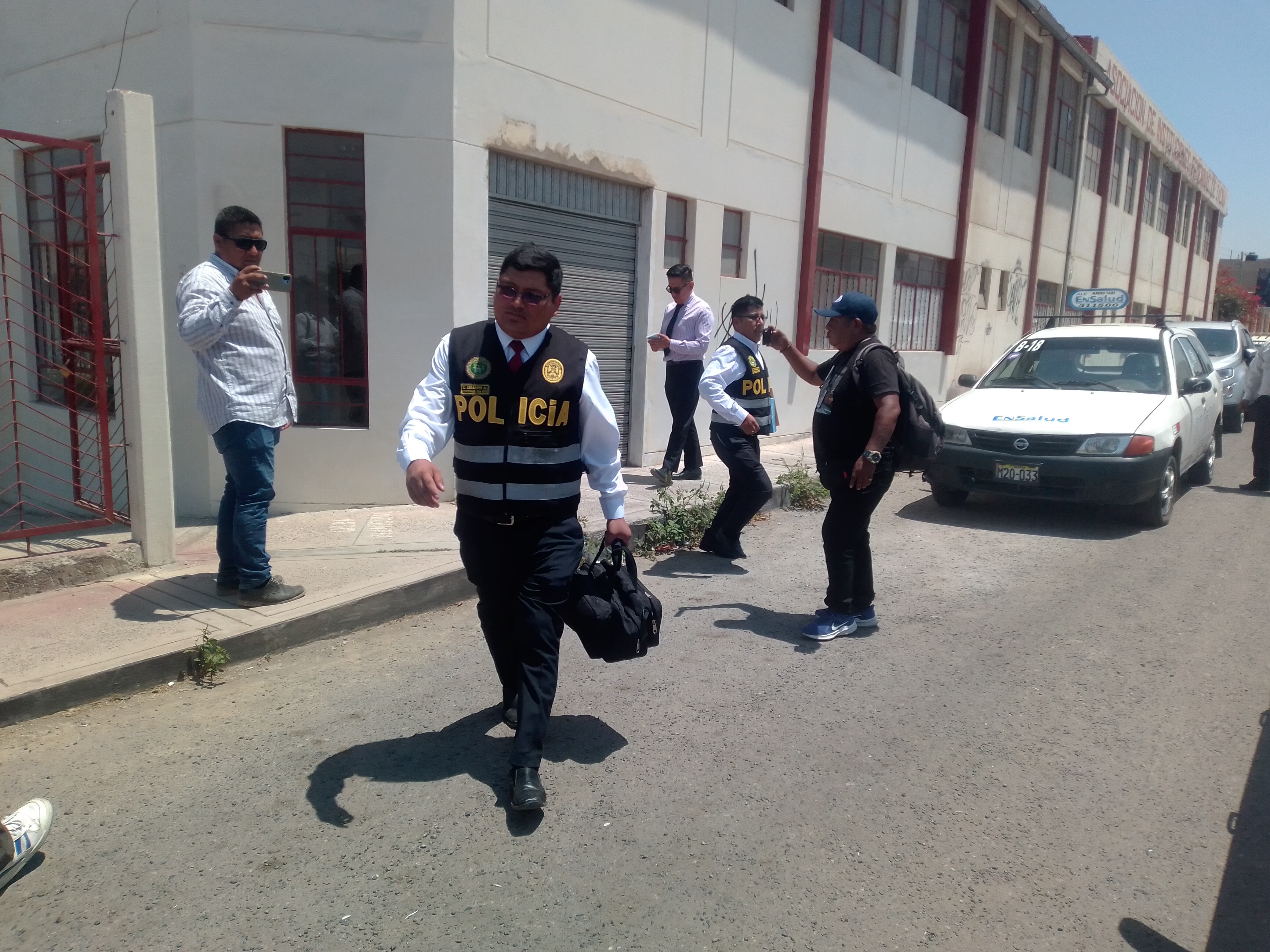 Personal de la Oficina de Criminalística fue convocada para recoger posibles indicios del robo. (Foto: Difusión)