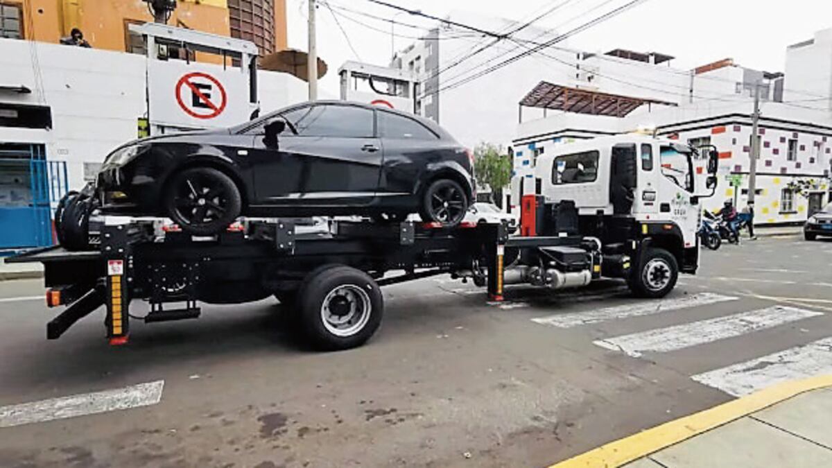 Grúas retirarán vehículos de zonas prohibidas en Trujillo