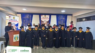 Ica: adultos mayores culminan proceso de alfabetización y celebran su graduación