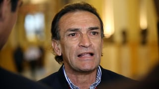 Héctor Becerril pide a Ana María Solórzano no manejar el Congreso “como su chacra” (VIDEO)