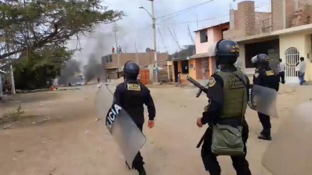 Trujillo: vecinos queman llantas para evitar desalojo en El Milagro (VIDEOS)
