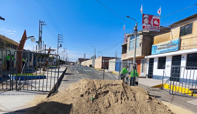 Pobladores de calles Luther King y México se quejan por descarga de material e instalación de rejas. (Foto: Difusión)