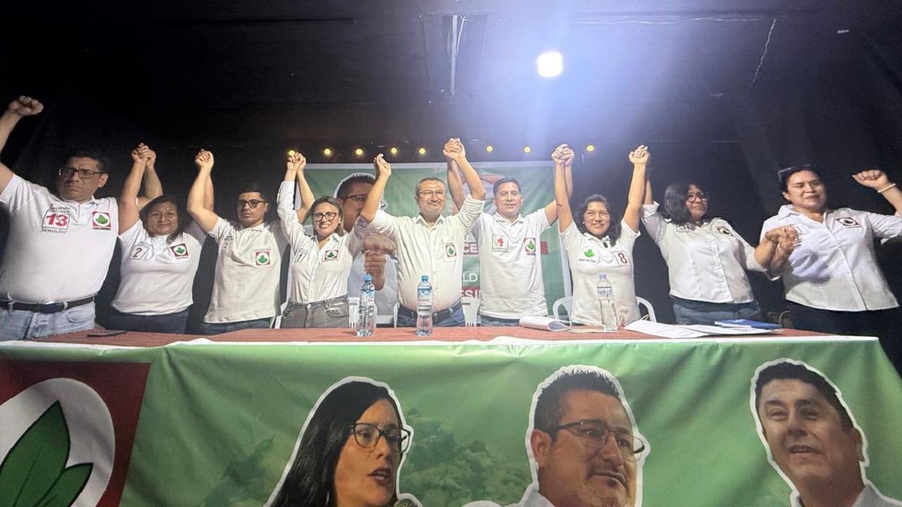 Atencio relevo exprés: la candidatura que cambió de manos más rápido que un pique de combi