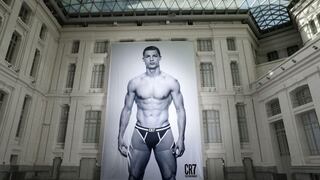 Cristiano Ronaldo luce semidesnudo en el Ayuntamiento de Madrid