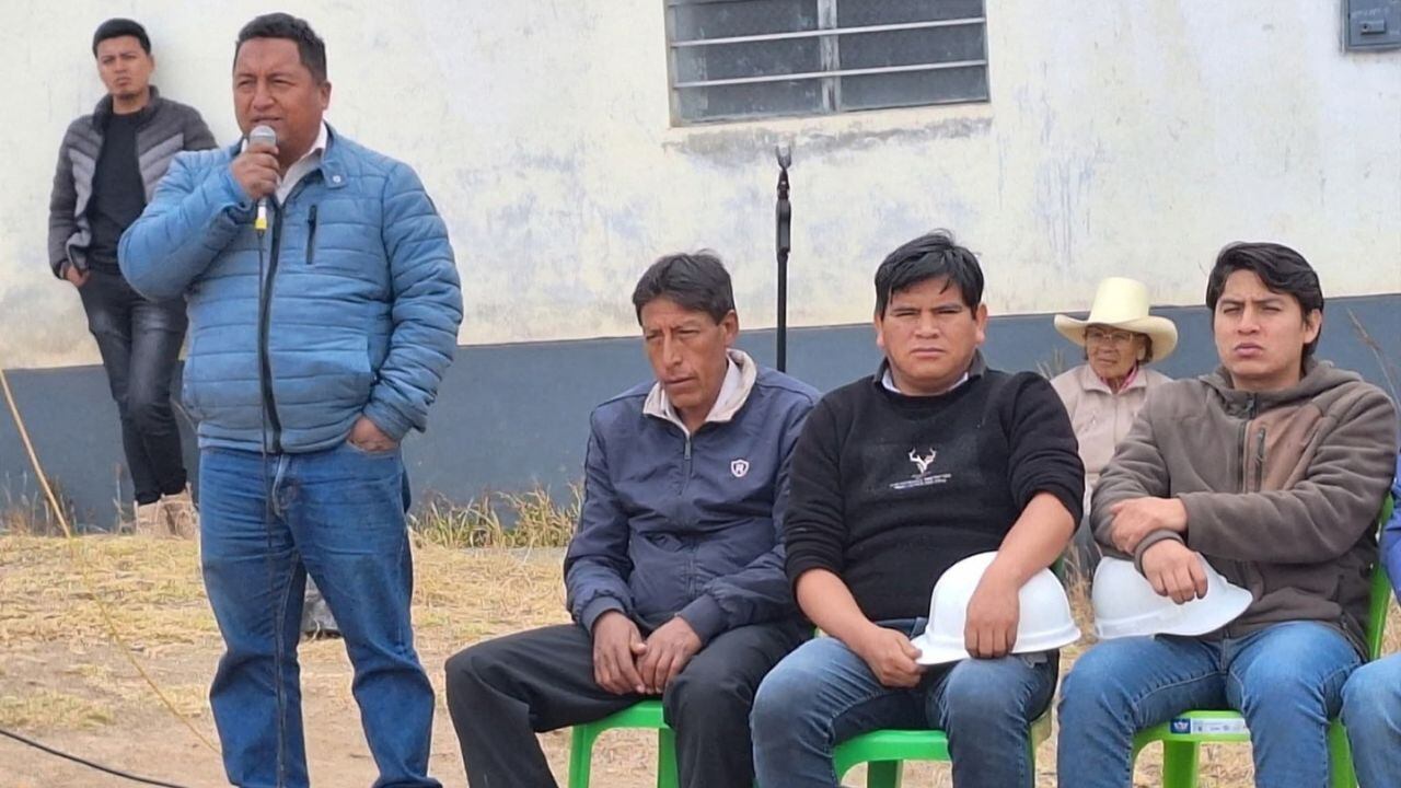 Alcalde de Carabamba, Percy Blas, entregó terreno para inicio del expediente técnico.