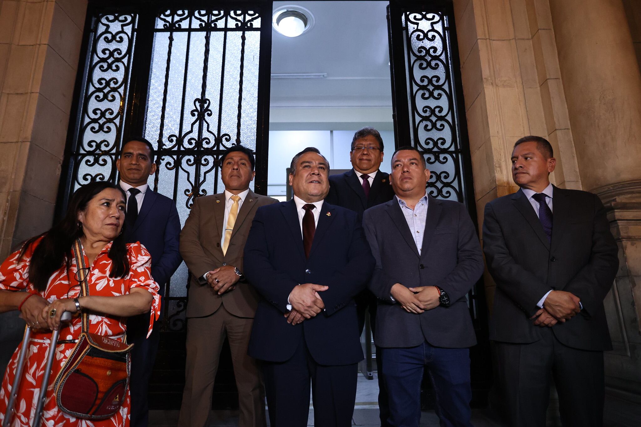 Primer ministro Gustavo Adrianzén se reunió con la bancada Acción Popular. Foto: PCM