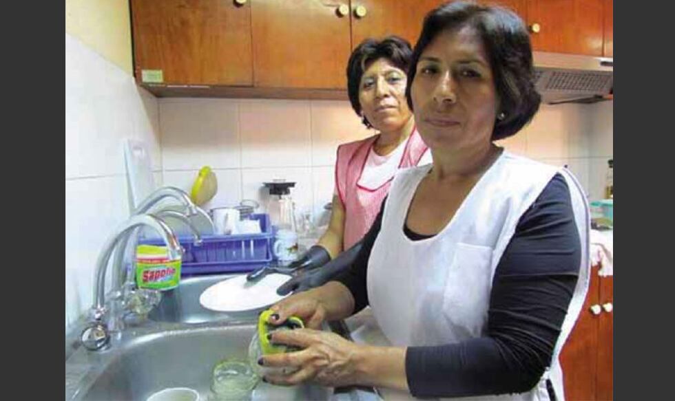 A pesar de contar con un empleo formal, muchas madres siguen siendo las principales responsables del cuidado de sus hijos.