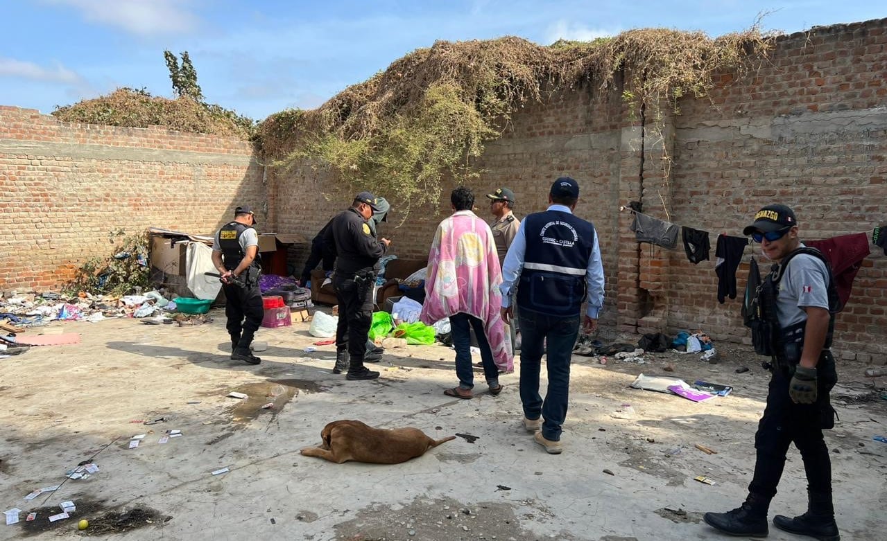Policía y serenazgo interviene a 12 presuntos consumidores de droga en terreno abandonado en Castilla