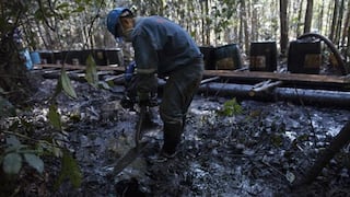 Indígenas afectados por derrame de petrolero liberan helicóptero capturado