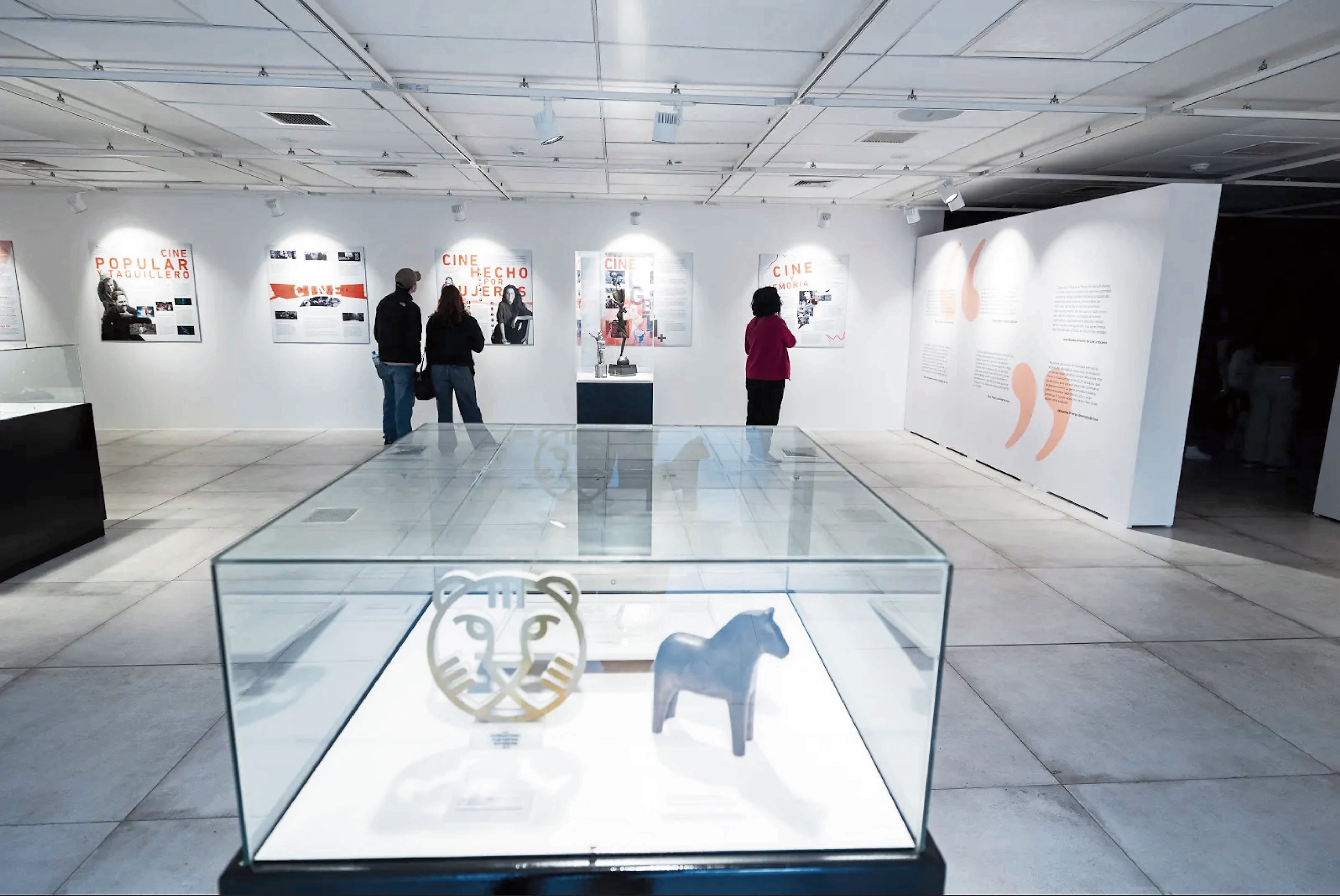 Exposición reúne una selección de películas que representan un recorrido por la evolución y diversidad del cine peruano en los últimos 25 años.