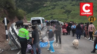 Huancavelica: Miniván vuelca y deja dos pasajeros muertos y siete heridos