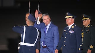 Presidente de Uruguay arriba al Perú para participar en la toma de mando de Keiko Fujimori (FOTOS)