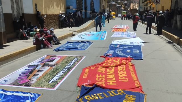 Sector salud realiza protesta de 48 horas en Huancavelica