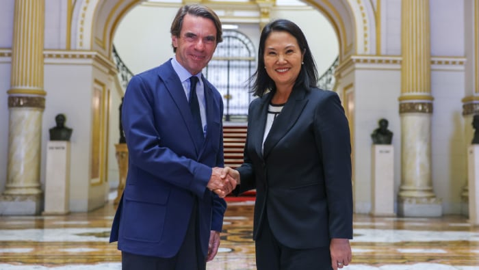 La presidenta y el expresidente español conversaron sobre la relación entre Perú y España, así como sobre inversiones y cooperación entre ambos países.