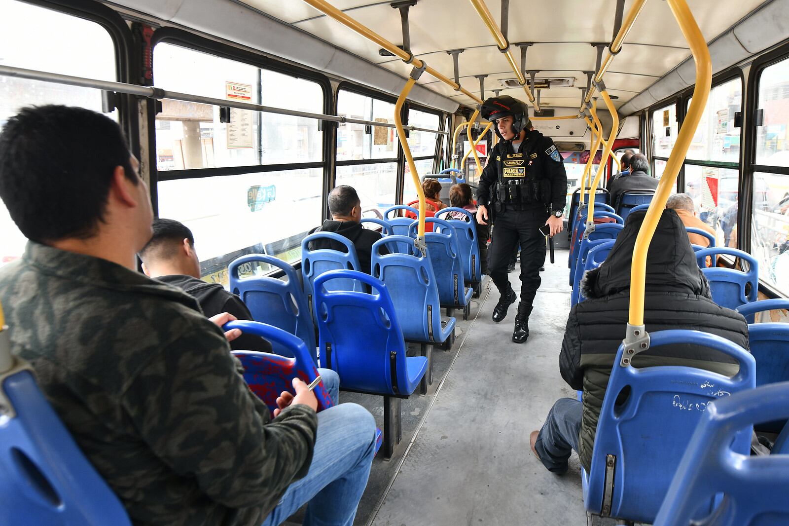 La congresista Susel Paredes propone modificar la Ley 26271 para limitar el beneficio del pase libre en transporte público a policías que se encuentren en funciones oficiales o de emergencia. (Foto referencial: Mininter)