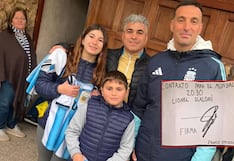 Un niño hizo firmar a Lionel Scaloni un “contrato” para que dirija a Argentina hasta el Mundial 2030