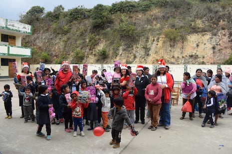 Periodistas de Huánuco comparten alegría con escolares de Huiyan