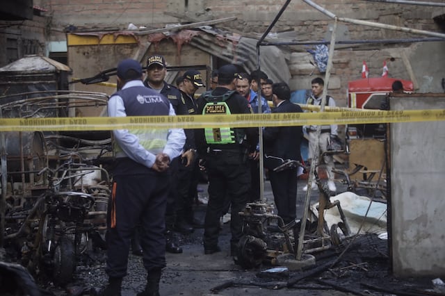 Incendio en La Victoria: PNP confirma seis fallecidos, pero familiares aseguran que hay 10 víctimas