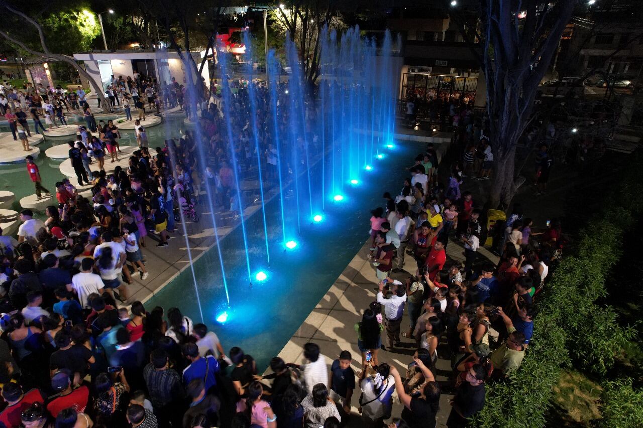 Cientos de personas estuvieron el día de la inauguración.