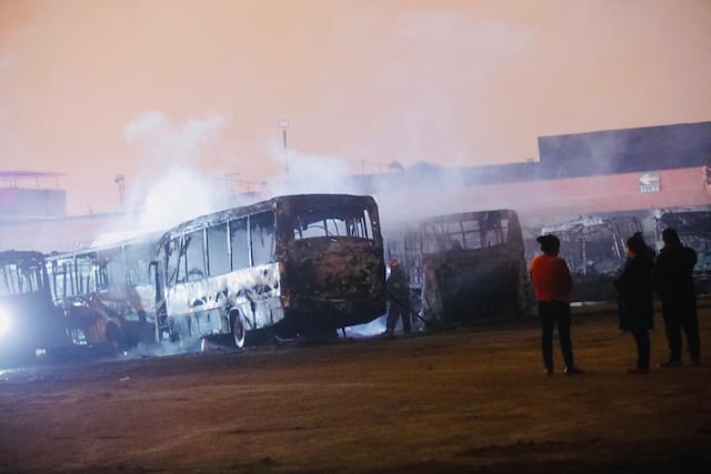Incendio en Ate destruye 18 buses de transporte (Foto: GEC)
