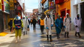 Ejército peruano y municipio desinfectan calles de Puno 