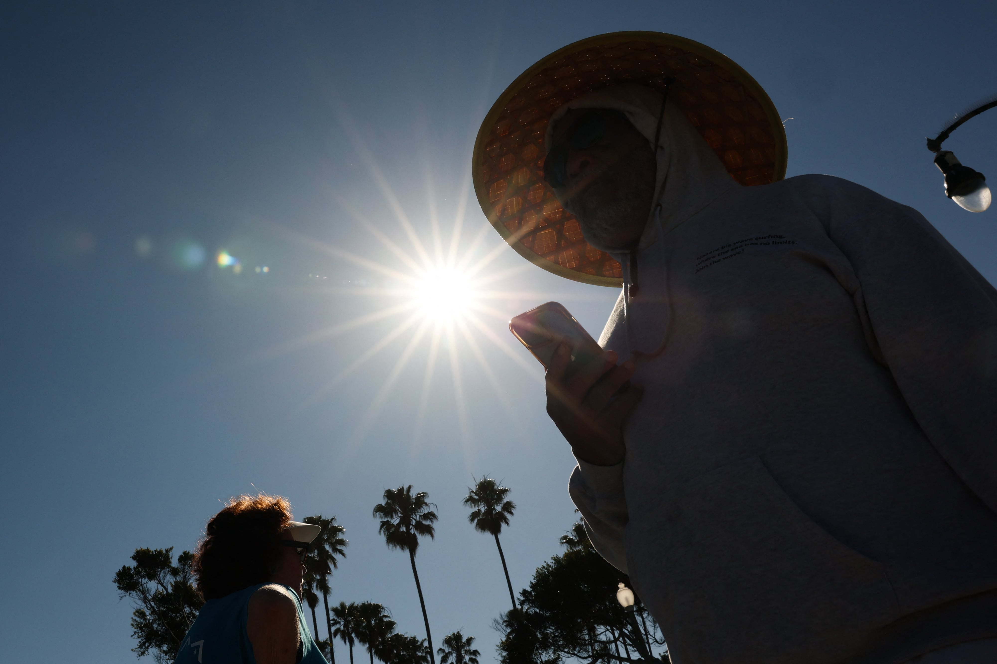Las alertas y avisos permiten anticipar escenarios de riesgo, pero no significan que un desastre ocurrirá con certeza. ENFEN mantiene en septiembre de 2026 una Alerta de El Niño Costero. (Crédito: Patrick T. Fallon / AFP)