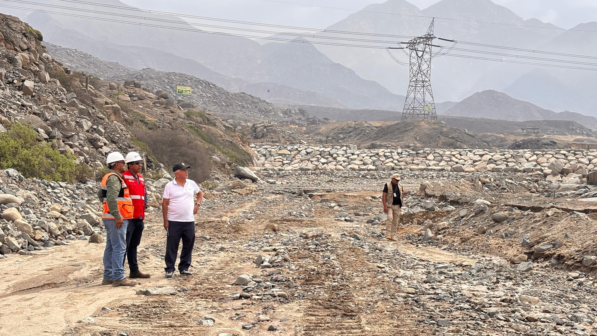 Congresista Héctor Acuña inspeccionó trabajos.