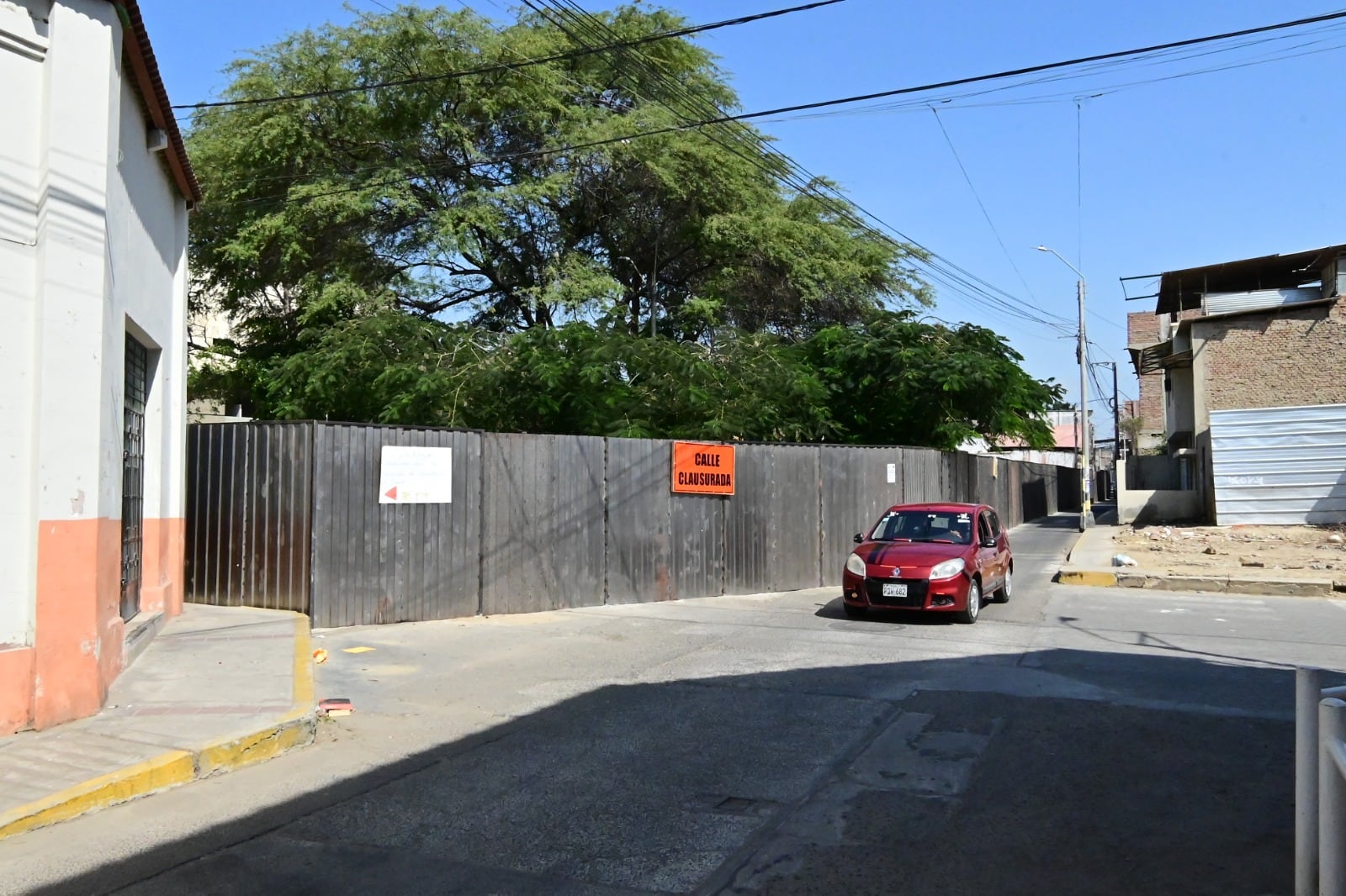 Cierran calles en Piura