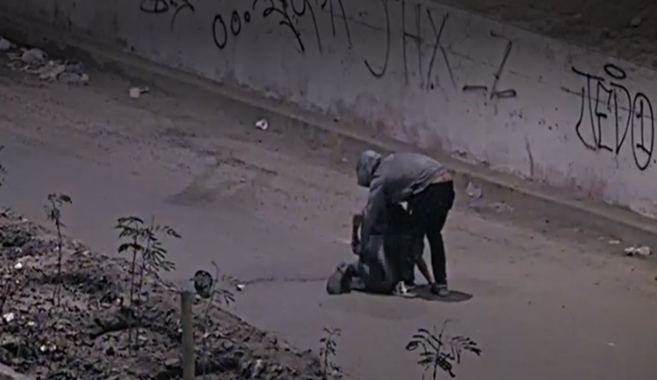 Cámaras de la municipalidad registraron los movimientos del delincuente. (Foto: Captura América Noticias)
