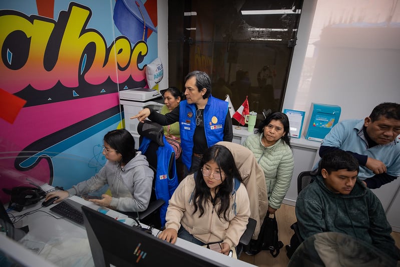 Personal del Pronabec apoyará a los jóvenes a inscribirse al Examen Nacional de Preselección de Beca 18-2026. Foto: Pronabec
