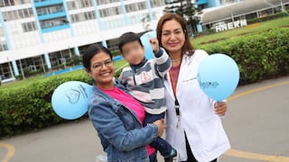 Reducen tumor gigante en rostro y cuello de niño de Arequipa sin cirugía agresiva