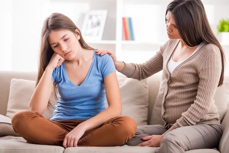 Sentirse escuchado, tener personas de confianza y encontrar espacios de pertenencia son aspectos relevantes durante la adolescencia. Especialistas explican cómo familia, amigos y escuela pueden acompañar esta etapa.