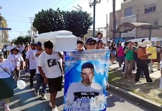 Chincha: deudos de joven obrero de 24 años llevan féretro a la sede del Depincri para exigir justicia