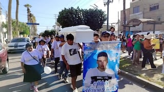 Chincha: deudos de joven obrero de 24 años llevan féretro a la sede del Depincri para exigir justicia