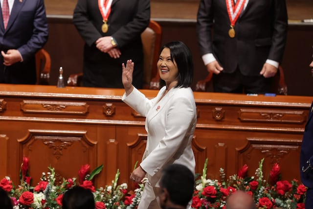 Keiko Fujimori recibió sus credenciales del JNE
