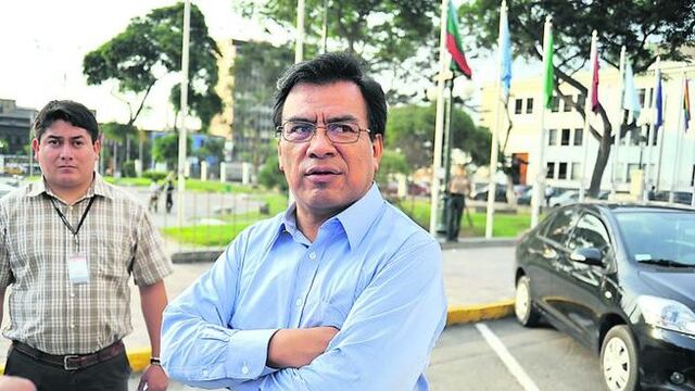 Velásquez: "Gobierno levanta cortina de humo para sacudirse de Martín Belaunde"