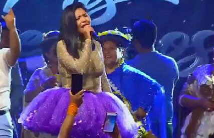 Yarita Lizeth recuerda a su ex pareja en concierto