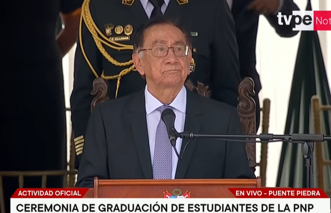 José María Balcázar lidera ceremonia de graduación de 5 mil policías que reforzarán seguridad ciudadana. Foto: TV Perú.