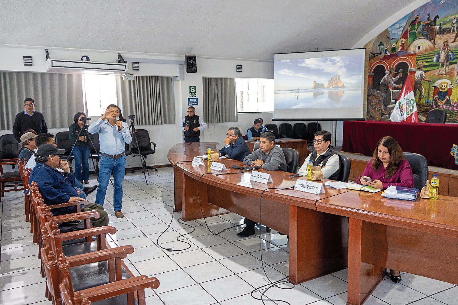 Reunión Representantes de organizaciones sociales, transportistas y funcionarios (Foto: MPA)