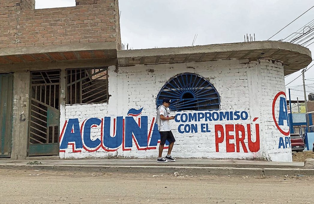 En Florencia de Mora, hay paredes que ya lucen el posible lema de campaña del gobernador regional. Todo va de la mano con anuncios de dirigentes.