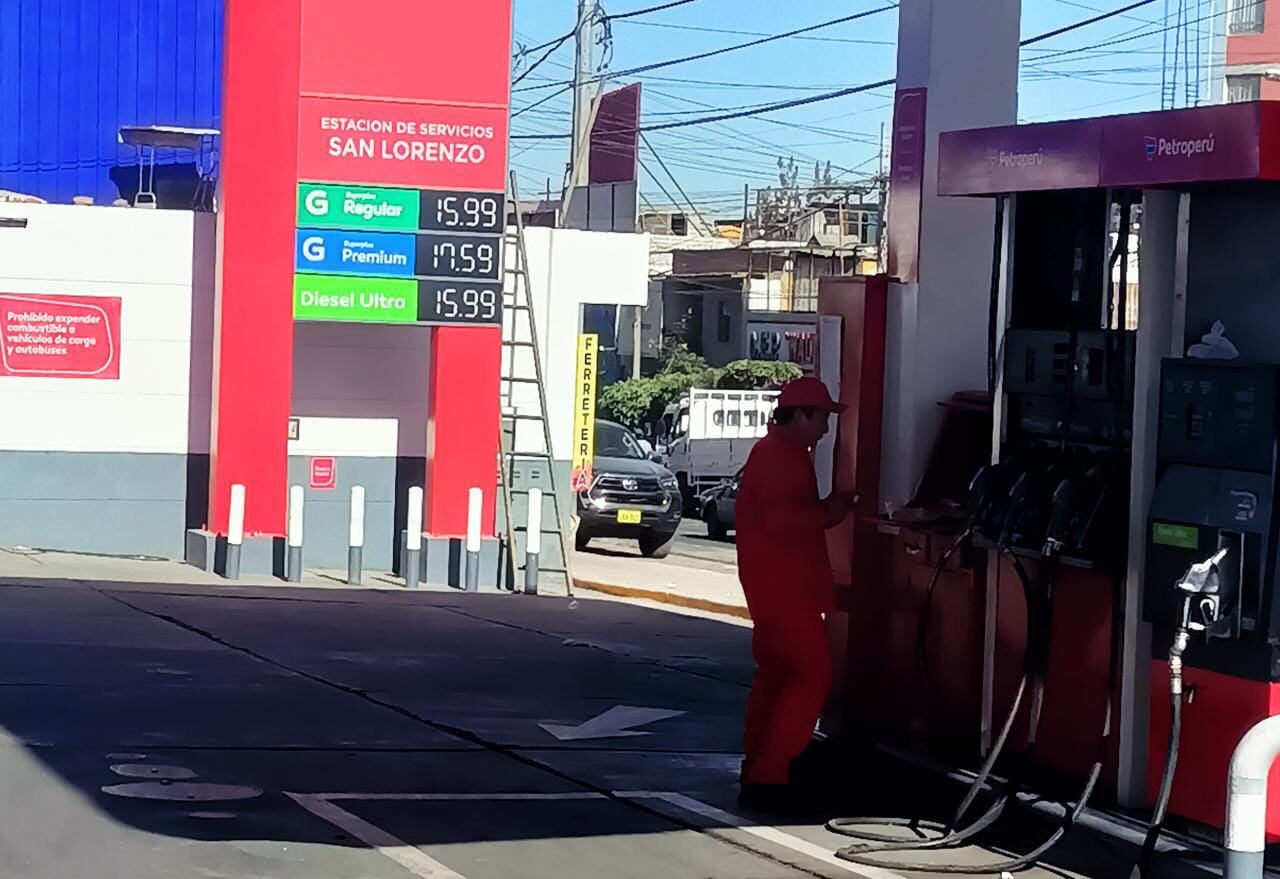 Correo recorrió distritos de Arequipa para conocer los precios de combustibles. (Foto: Omar Cruz)